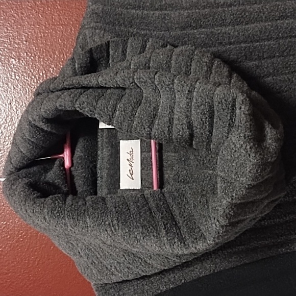 LeModa Cape - Picture 7 of 7